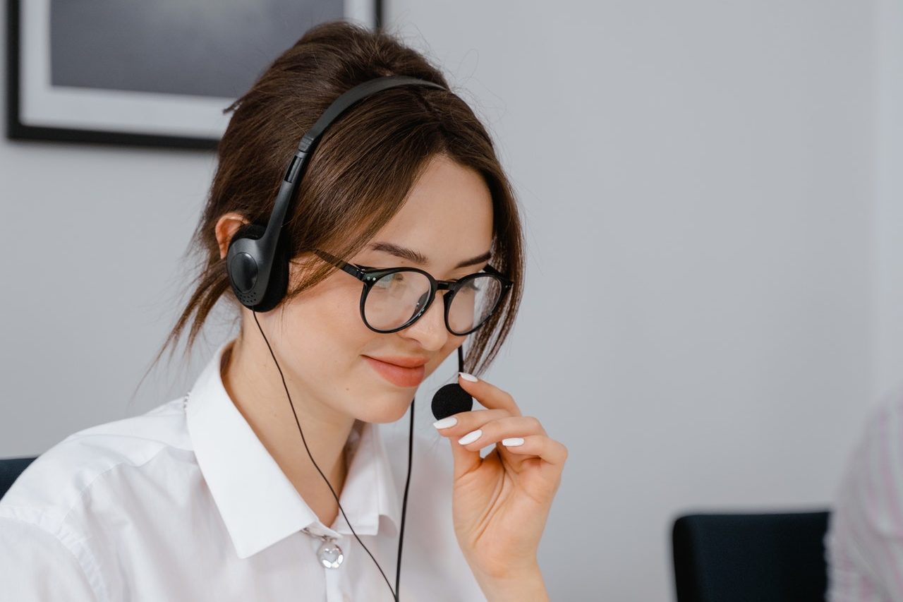 How does contact center outsourcing work?