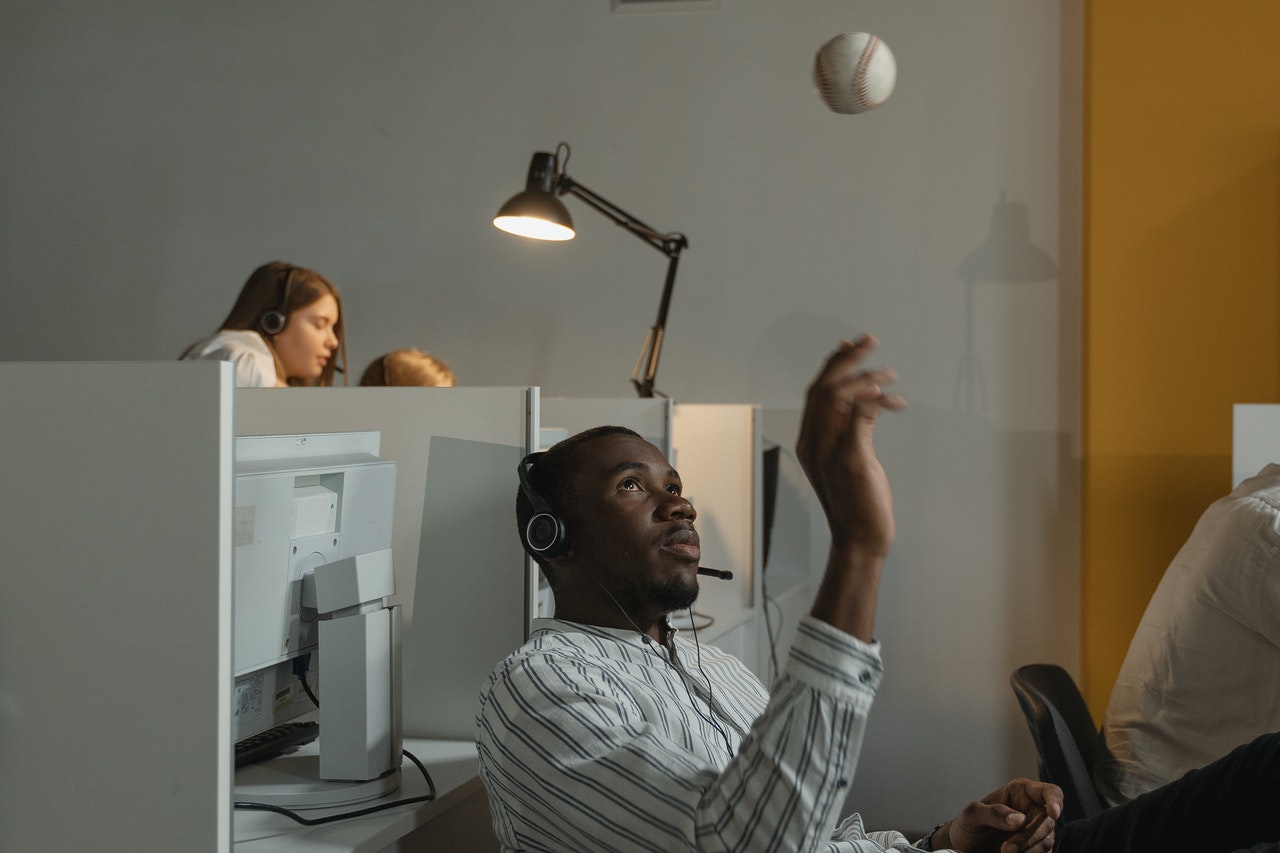Knowing how to engage employees in a call center can help them become more productive.